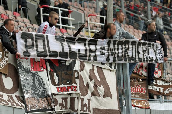 1. FC Kaiserslautern vs FC St. Pauli (0-2) (2)