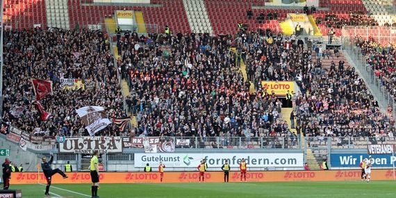 1. FC Kaiserslautern vs FC St. Pauli (1-2) (1)