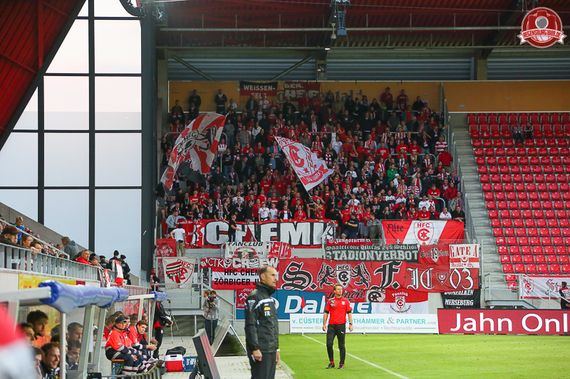 SSV Jahn Regensburg vs Hallescher FC (2-0) (6)