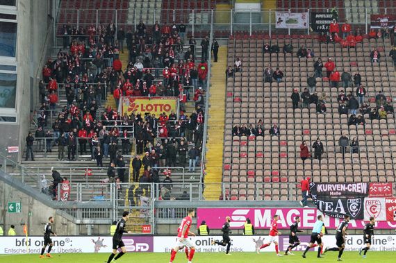 1. FC Kaiserslautern vs Hallescher FC (1-0) (2)