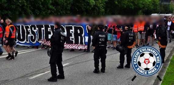 Holstein Kiel vs Hallescher FC (3-0) (12)