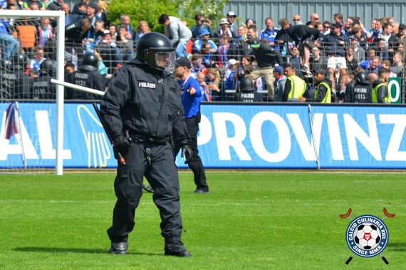 Holstein Kiel vs Hallescher FC (3-0) (15)