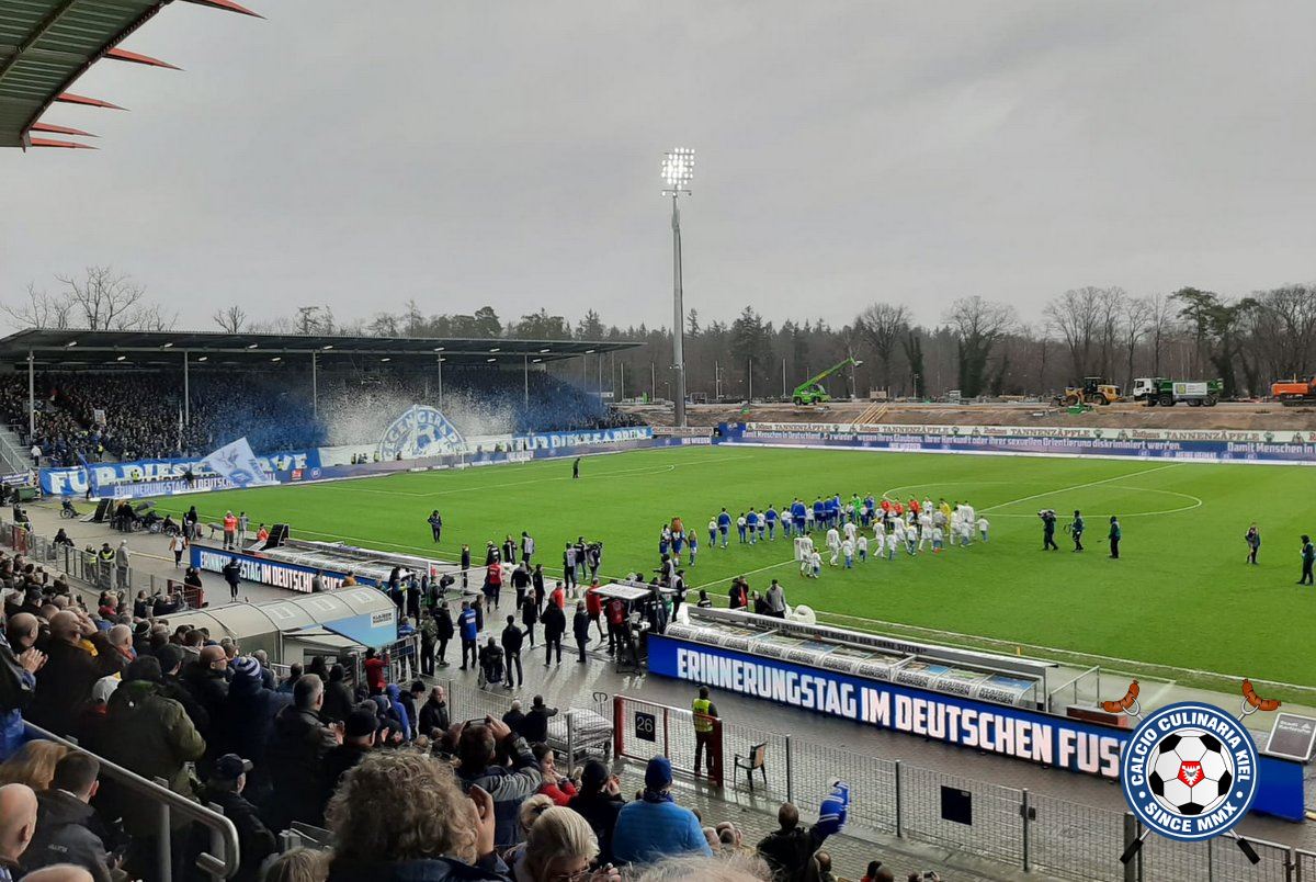 Karlsruher SC vs Holstein Kiel (0-2) (4)