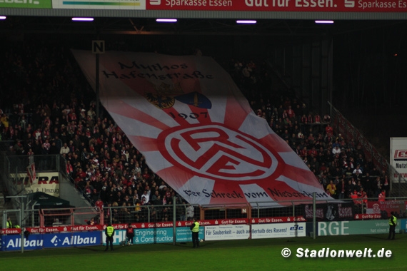 Rot-Weiss Essen vs Wuppertaler SV Borussia (4-1) (4)