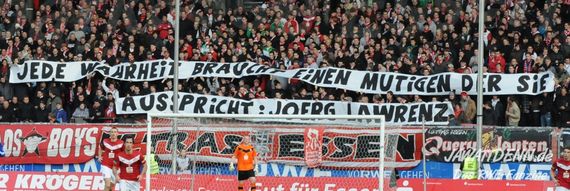 Rot-Weiss Essen vs FC Schalke 04 II (1-0) (4)
