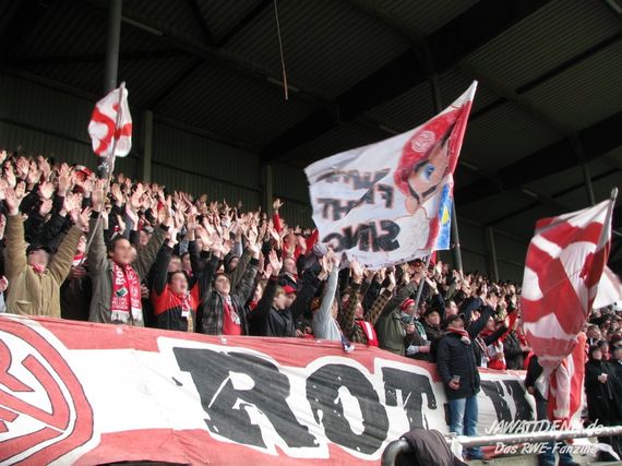 Rot-Weiss Essen vs FC Schalke 04 II (1-0) (9)