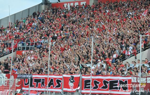Rot-Weiss Essen vs TSV Alemannia Aachen (1-1) (16)