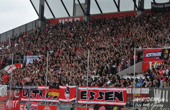 Rot-Weiss Essen vs Rot-Weiß Oberhausen (4-4) (5)