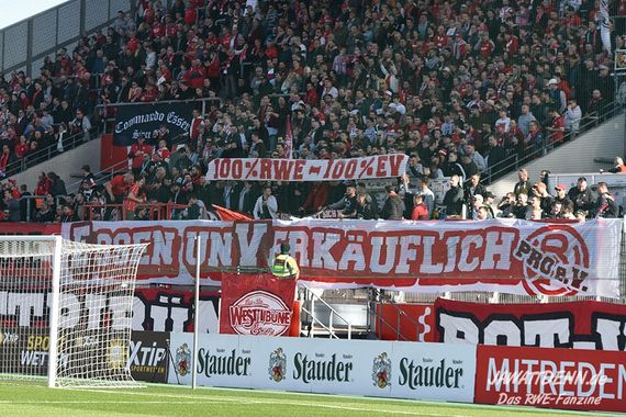 Rot-Weiss Essen vs TV Herkenrath (2-0) (7)