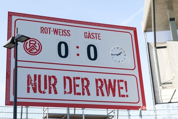 Rot-Weiss Essen vs TV Herkenrath (2-0) (14)