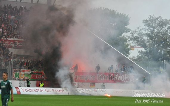 Rot-Weiss Essen vs Rot-Weiß Oberhausen (4-4) (4)
