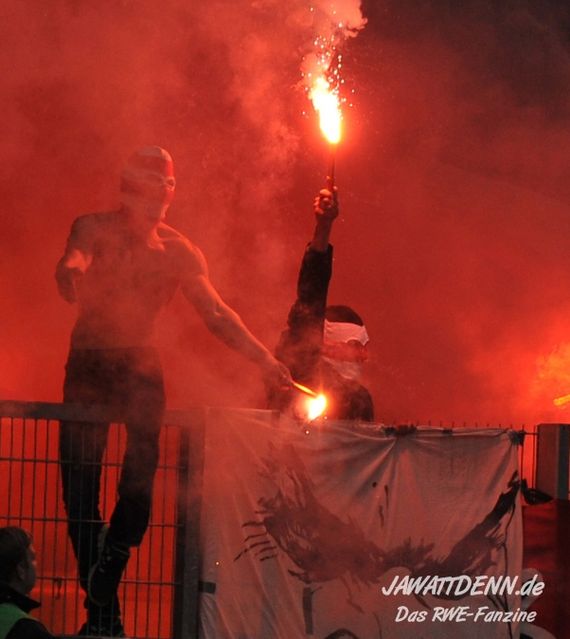 Rot-Weiss Essen vs Rot-Weiß Oberhausen (4-4) (11)