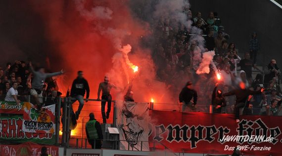 Rot-Weiss Essen vs Rot-Weiß Oberhausen (4-4) (12)