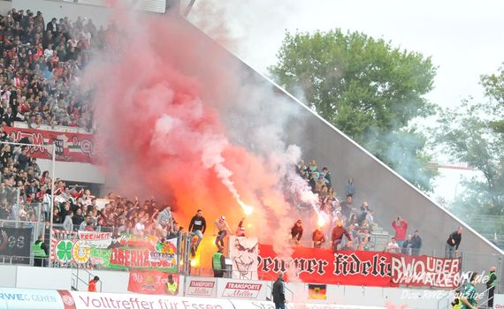 Rot-Weiss Essen vs Rot-Weiß Oberhausen (4-4) (13)