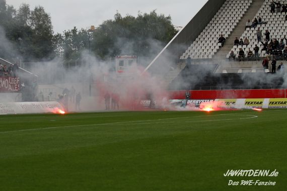 Rot-Weiss Essen vs Rot-Weiß Oberhausen (4-4) (15)