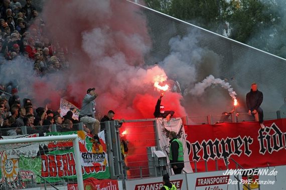 Rot-Weiss Essen vs Rot-Weiß Oberhausen (4-4) (20)