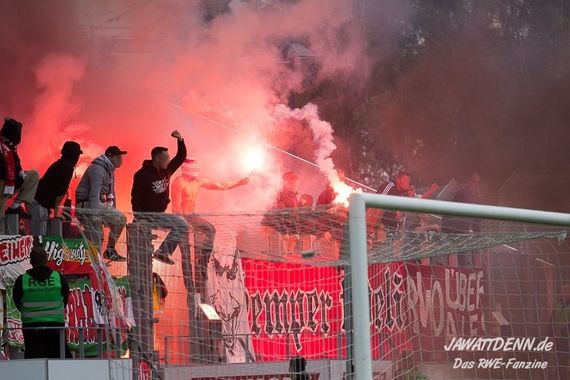 Rot-Weiss Essen vs Rot-Weiß Oberhausen (4-4) (23)