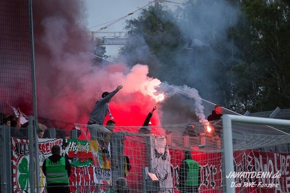 Rot-Weiss Essen vs Rot-Weiß Oberhausen (4-4) (24)
