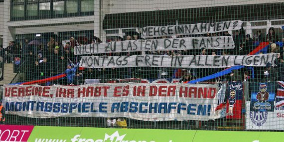 SpVgg Unterhaching vs 1. FC Kaiserslautern (5-0) (1)