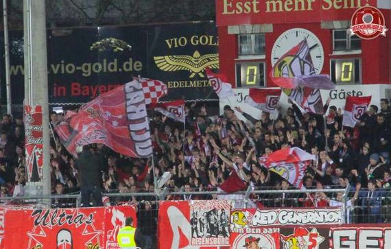 SSV Jahn Regensburg vs SC Paderborn (0-2) (2)