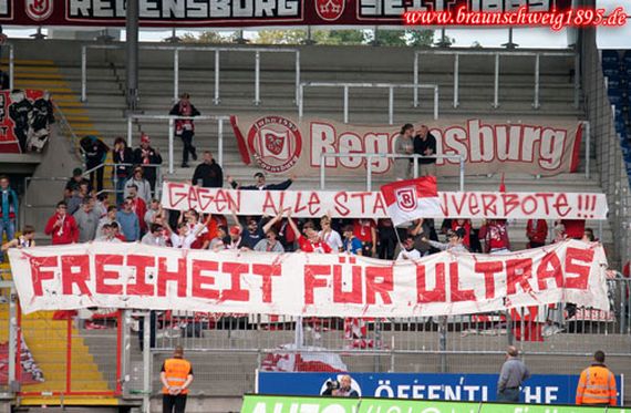 Eintracht Braunschweig vs SSV Jahn Regensburg (1-0) (3)