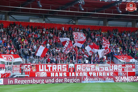 SSV Jahn Regensburg vs Hallescher FC (2-0) (3)