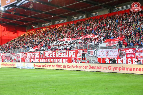 SSV Jahn Regensburg vs Hallescher FC (2-0) (7)