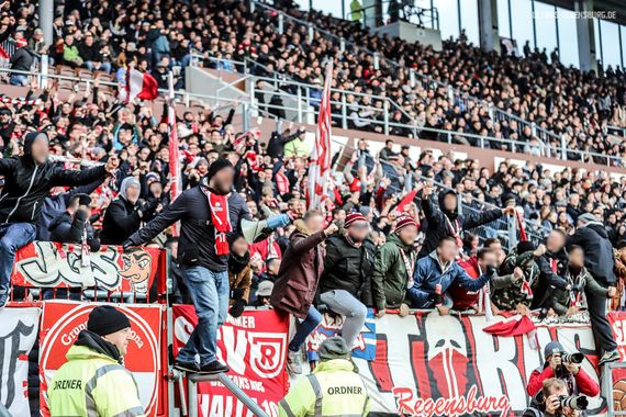 FC St. Pauli vs SSV Jahn Regensburg (2-2) (10)