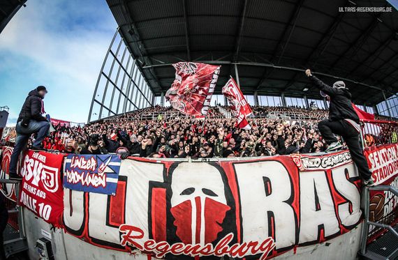 FC St. Pauli vs SSV Jahn Regensburg (2-2) (15)