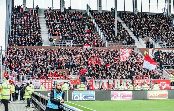 FC St. Pauli vs SSV Jahn Regensburg (2-2) (16)