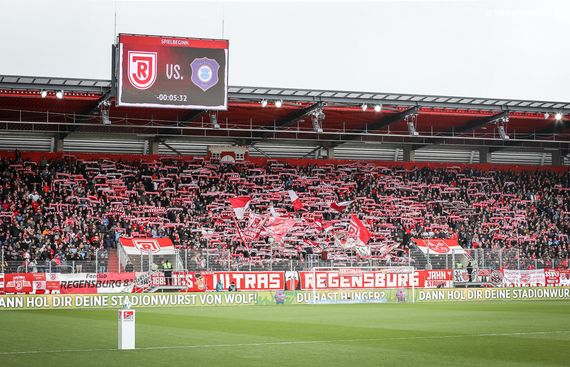 SSV Jahn Regensburg vs FC Erzgebirge Aue (1-3) (1)