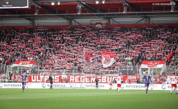 SSV Jahn Regensburg vs FC Erzgebirge Aue (1-3) (9)