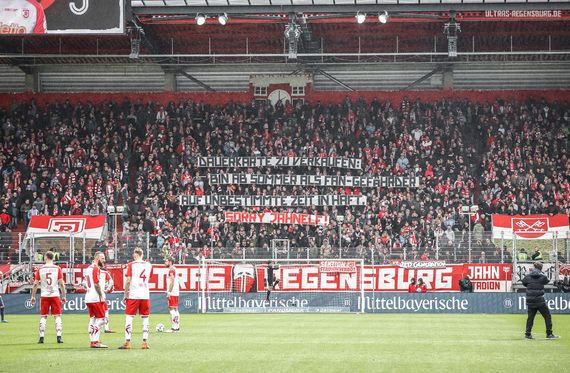 SSV Jahn Regensburg vs FC Erzgebirge Aue (1-3) (11)