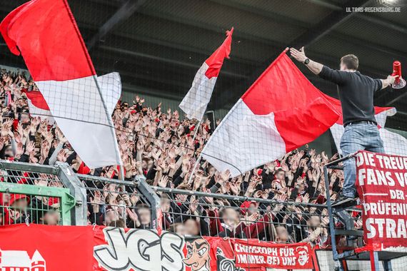 SpVgg Fürth vs SSV Jahn Regensburg (1-2) (8)
