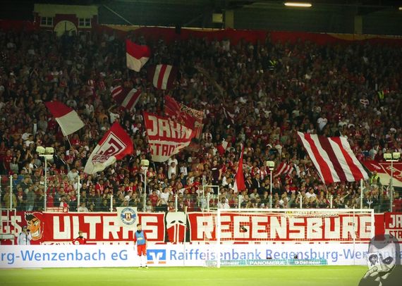 SSV Jahn Regensburg vs Dynamo Dresden (0-2) (1)