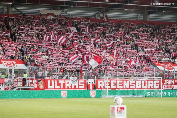 SSV Jahn Regensburg vs Dynamo Dresden (0-2) (2)