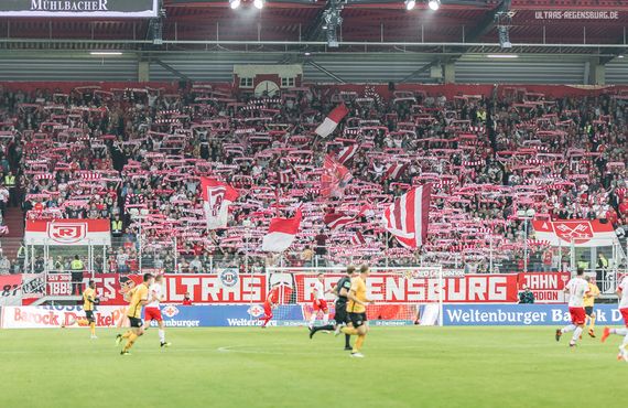 SSV Jahn Regensburg vs Dynamo Dresden (0-2) (12)