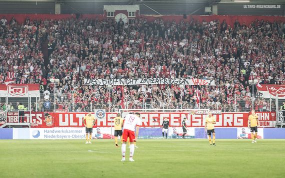 SSV Jahn Regensburg vs Dynamo Dresden (0-2) (16)