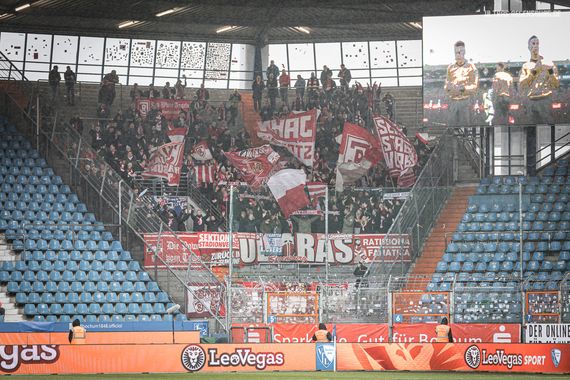VfL Bochum vs SSV Jahn Regensburg (2-3) (22)