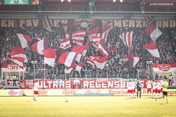 SSV Jahn Regensburg vs SV Wehen Wiesbaden (1-0) (4)