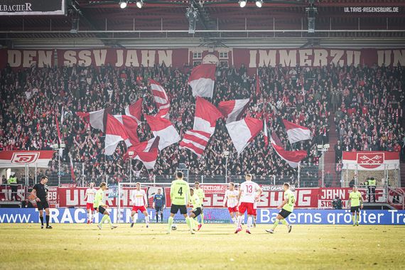 SSV Jahn Regensburg vs SV Wehen Wiesbaden (1-0) (8)