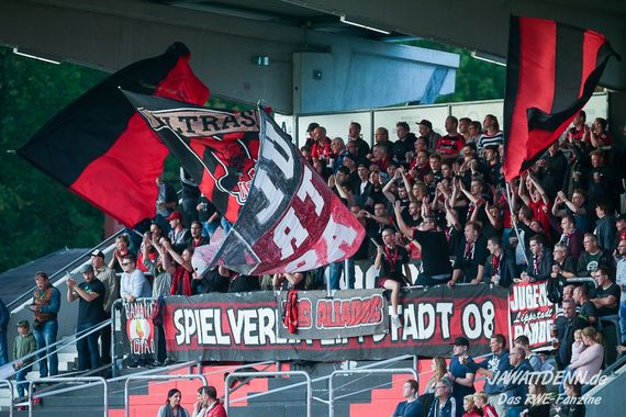 SV Lippstadt 08 vs Rot-Weiss Essen (2-4) (2)