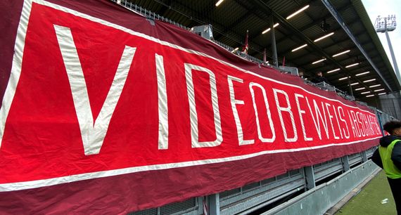SV Wehen Wiesbaden vs Hamburger SV (1-1) (10)
