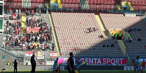1. FC Kaiserslautern vs SV Wehen Wiesbaden (1-0) (2)