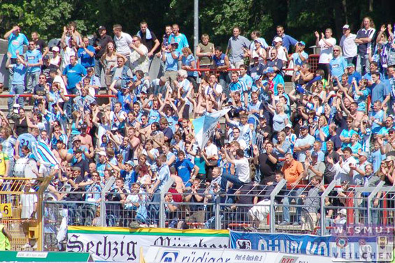 FC Erzgebirge Aue vs TSV 1860 München (2-2) (2)