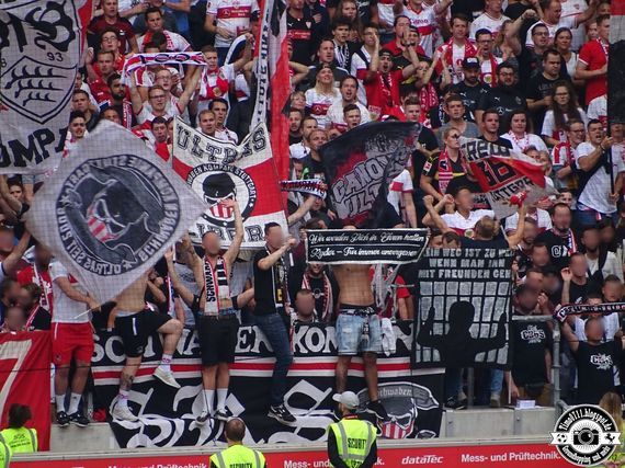 VfB Stuttgart vs FC St. Pauli (2-1) (23)