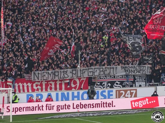 VfB Stuttgart vs DSC Arminia Bielefeld (0-1) (17)