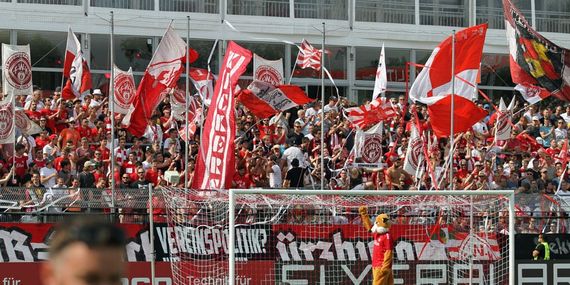 Würzburger Kickers vs 1. FC Kaiserslautern (1-1) (3)